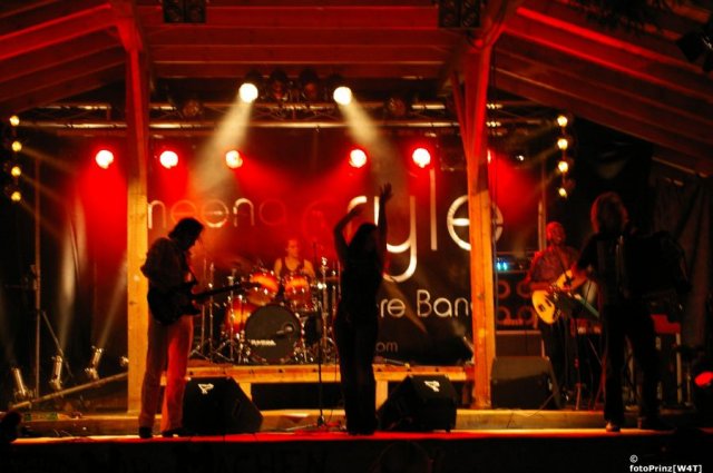 Meena Cryle Band1